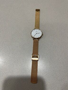 Daniel Wellington Rose Gold Mesh Watch with White Dial